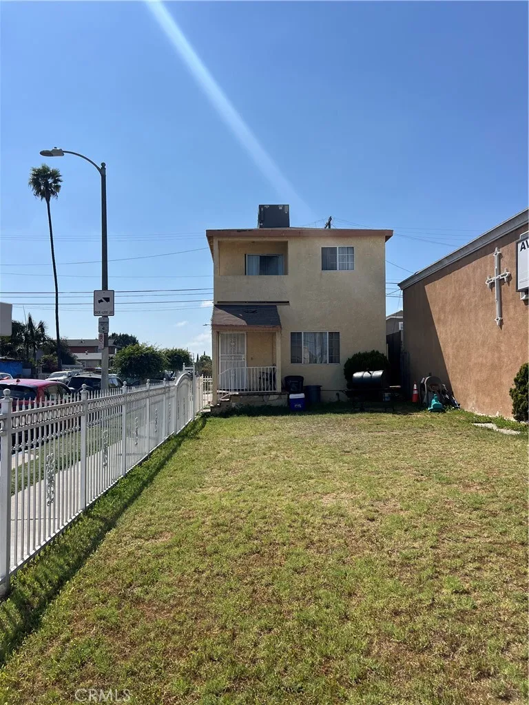 451 E 111th Place, Los Angeles, California 90061 home-pic-0